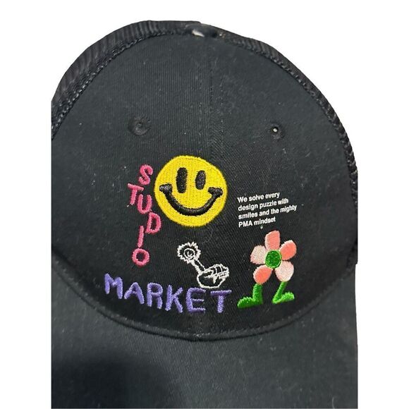 VERY NICE UNISEX Market X Smiley URBAN OUTFITTERS Exclusive Collage Trucker Hat - Picture 5 of 11